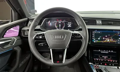 Audi e-tron 2023, 5134 км, за 51228.3 USD - фото 13