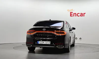 Hyundai Grandeur 2018, 197621 км, за 9386.57 USD