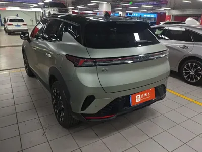 Lynk & Co 06 2025, 10000 км, за 11745.71 USD