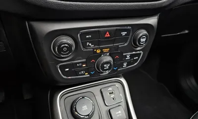 Jeep Compass 2018, 89537 км, за 6432.98 USD - фото 17