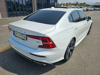 Volvo S60 2021, 95000 км, за 16870.16 USD