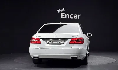Mercedes-Benz E-Class 2013, 144219 км, за 4823.26 USD