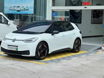 Volkswagen ID.3 2025, 12000 км, за 14243.4 USD