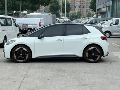 Volkswagen ID.3 2025, 12000 км, за 14243.4 USD