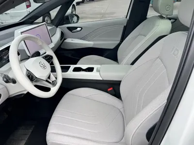 Volkswagen ID.3 2025, 12000 км, за 14243.4 USD