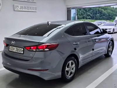 Hyundai Avante 2018, 126036 км, за 4594.98 USD