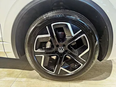 Volkswagen Touareg 2024, 38069 км, за 46513.18 USD