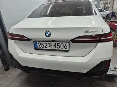 BMW 5-Series 2025, 11044 км, за 40042.01 USD
