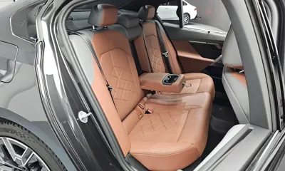 BMW 5-Series 2026, 5532 км, за 59426.27 USD - фото 11