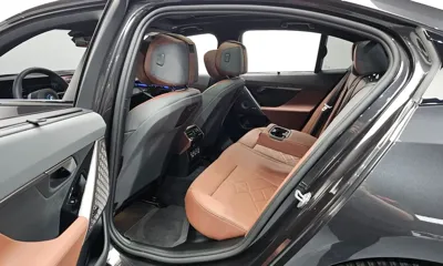 BMW 5-Series 2026, 5532 км, за 59426.27 USD - фото 12