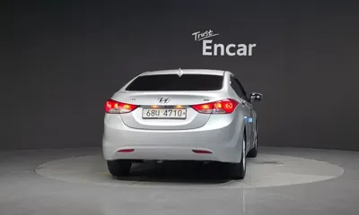 Hyundai Avante 2014, 89111 км, за 4234.53 USD