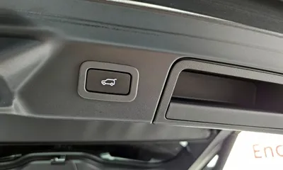 Land Rover Range Rover Velar 2019, 87098 км, за 40370.22 USD - фото 20