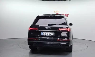 Audi Q7 2022, 73349 км, за 41693.83 USD