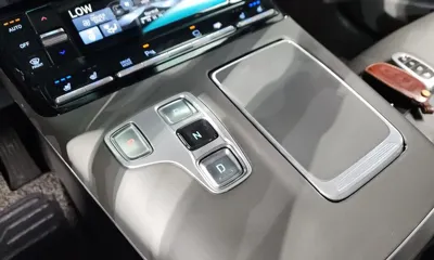 Hyundai Grandeur 2020, 70980 км, за 16221.51 USD - фото 9