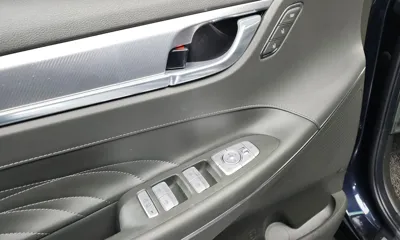 Hyundai Grandeur 2020, 70980 км, за 16221.51 USD - фото 36