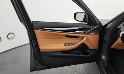 BMW 5-Series 2022, 84849 км, за 19692.79 USD - фото 24