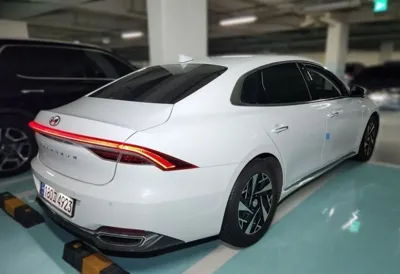 Hyundai Grandeur 2023, 23355 км, за 21721.15 USD