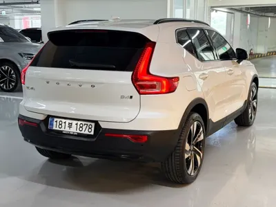 Volvo XC40 2026, 2401 км, за 27972.96 USD