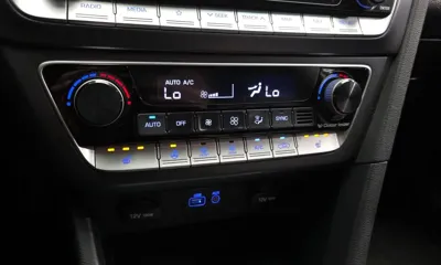 Hyundai Sonata 2018, 127004 км, за 6825.71 USD - фото 17