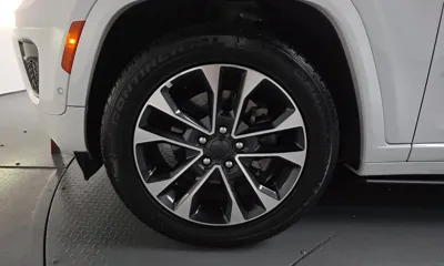 Jeep Cherokee 2023, 29500 км, за 26002.72 USD