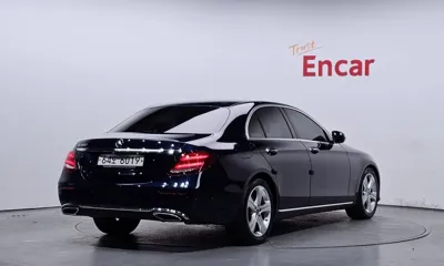 Mercedes-Benz E-Class 2018, 53661 км, за 14141.02 USD