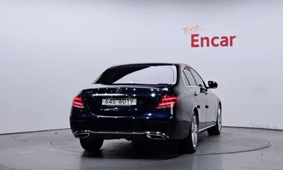 Mercedes-Benz E-Class 2018, 53661 км, за 14141.02 USD