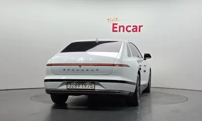 Hyundai Grandeur 2023, 65289 км, за 18175.91 USD