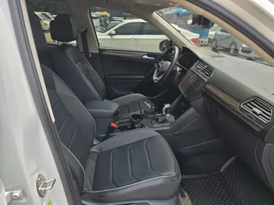 Volkswagen Tiguan 2023, 49138 км, за 20491.82 USD - фото 12
