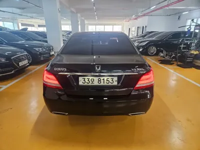 Hyundai Equus 2013, 179777 км, за 4260.21 USD