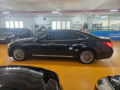 Hyundai Equus 2013, 179777 км, за 4260.21 USD