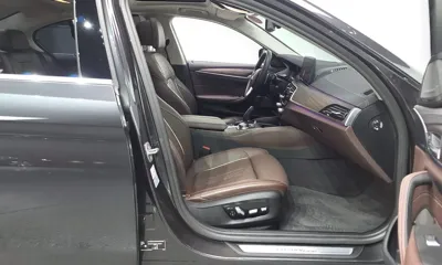 BMW 5-Series 2022, 44889 км, за 26014.86 USD - фото 26