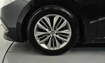 Hyundai Grandeur 2017, 110793 км, за 4104.24 USD