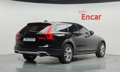 Volvo V90 2017, 94045 км, за 17060.52 USD