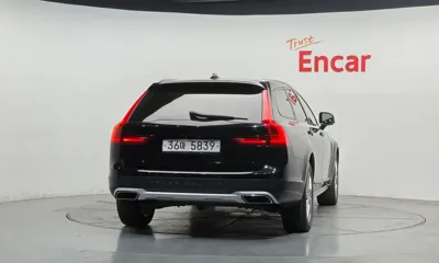 Volvo V90 2017, 94045 км, за 17060.52 USD