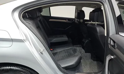 Volkswagen Passat 2018, 86820 км, за 10831.04 USD - фото 11