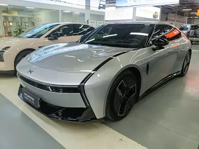 Xpeng P7 · 2025 год