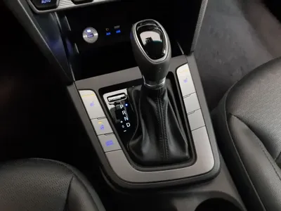 Hyundai Avante 2019, 32000 км, за 8391.89 USD - фото 9