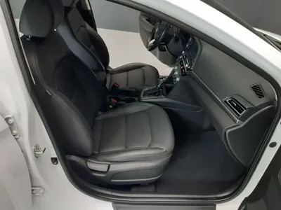 Hyundai Avante 2019, 32000 км, за 8391.89 USD - фото 12