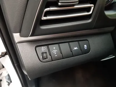 Hyundai Avante 2019, 32000 км, за 8391.89 USD - фото 16