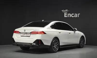 BMW 5-Series 2025, 6840 км, за 47860.89 USD