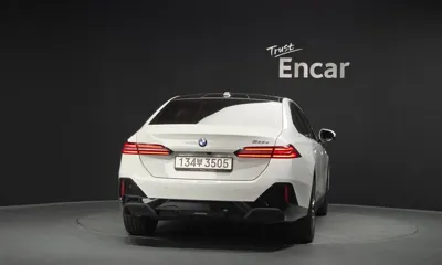 BMW 5-Series 2025, 6840 км, за 47860.89 USD