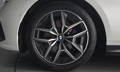 BMW 5-Series 2025, 6840 км, за 47860.89 USD