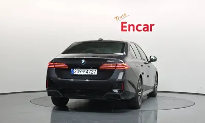 BMW 5-Series 2025, 8101 км, за 44975.13 USD
