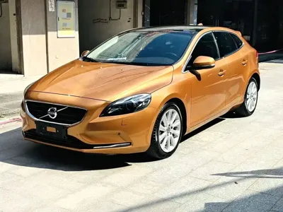 Volvo V40 · 2013 год