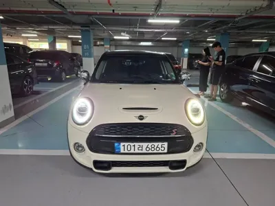 MINI Cooper 2021, 67020 км, за 10364.89 USD