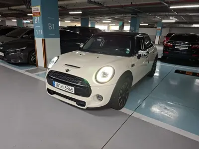MINI Cooper 2021, 67020 км, за 10364.89 USD