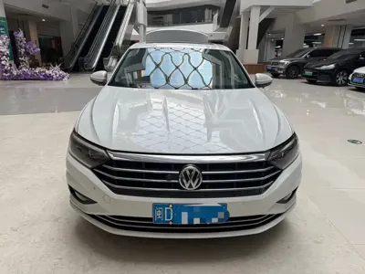 Volkswagen Sagitar 2021, 120000 км, за 7732.1 USD