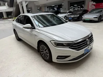 Volkswagen Sagitar 2021, 120000 км, за 7732.1 USD