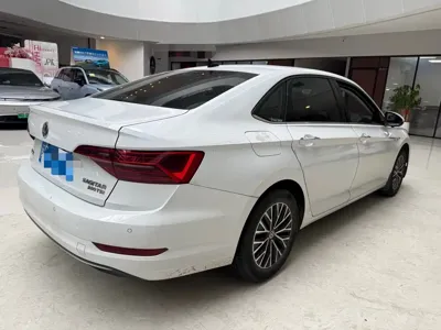 Volkswagen Sagitar 2021, 120000 км, за 7732.1 USD