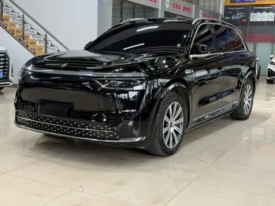 AITO 问界 AITO M8 · 2025 год